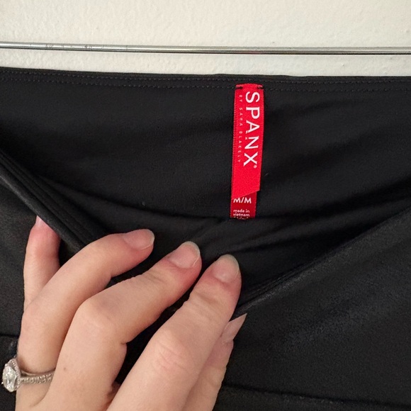 Spanx Black Faux Leather Leggings Size Medium - Picture 6 of 8